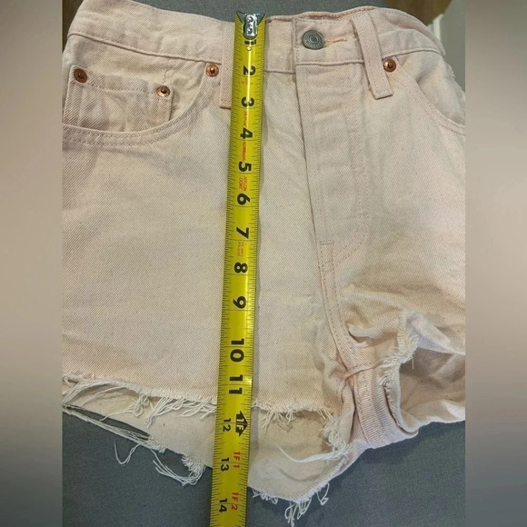 💖”Levi’s 501” Baby Pink Distressed Cut Off Short w/ Fringe Size 27💗 - Picture 10 of 14